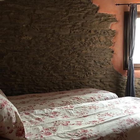 Lo Paller De Roc Montescladó Zimmer foto